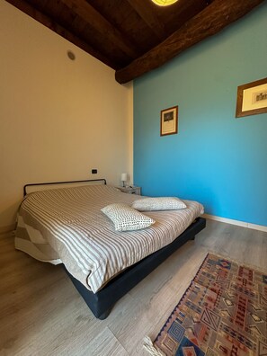 2 chambres, fer et planche à repasser, accès au Wi-Fi (inclus)