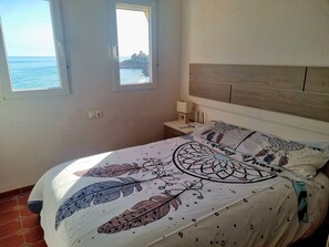 3 chambres, fer et planche à repasser, Wi-Fi gratuit, draps fournis