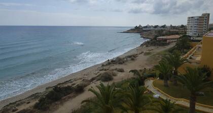 Merveilleuse villa avec plage privée, vue sur la mer, piscine partagée, terrasse et Wi-Fi
