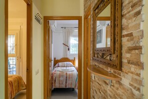 2 habitaciones, tabla de planchar con plancha y wifi gratis 