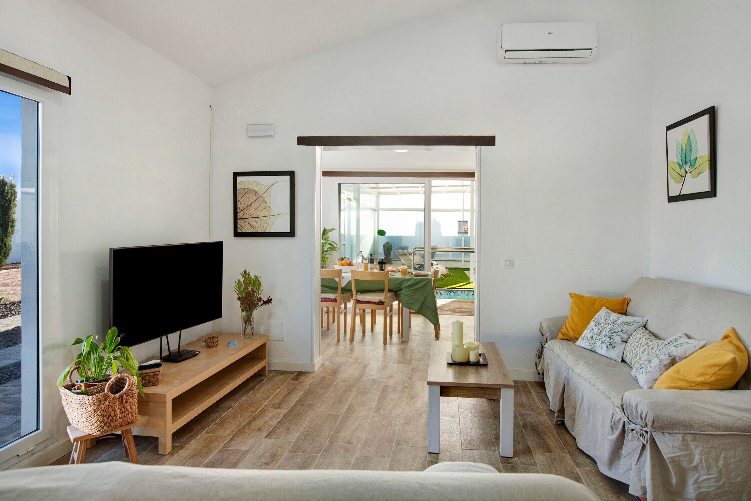 TV, mesa de pingue-pongue