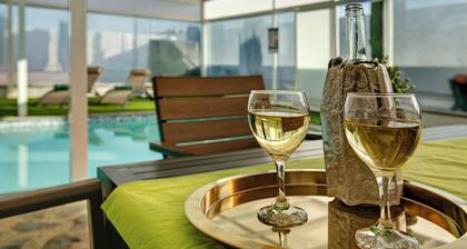 Ferienhaus 'Los Cipreses' mit Bergblick, Indoor Pool, Garten & WLAN