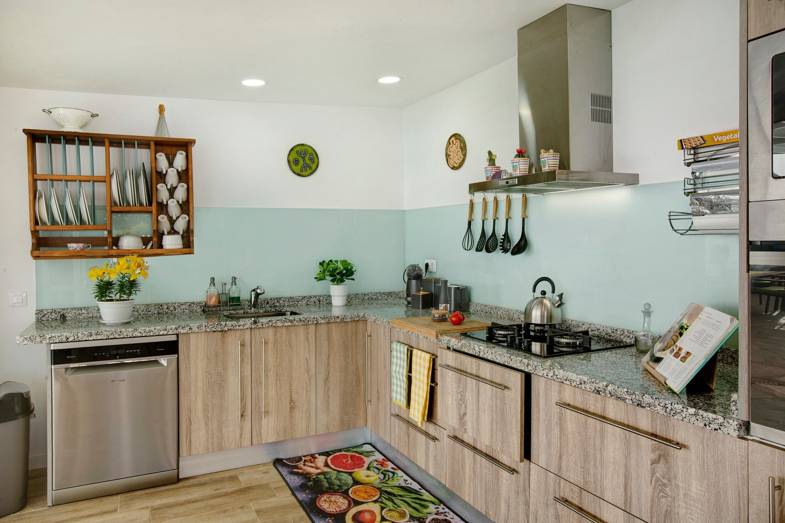 Geladeira, micro-ondas, fogão, cooktop