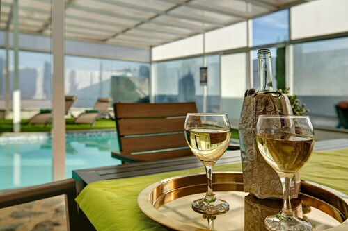 Ferienhaus 'Los Cipreses' mit Bergblick, Indoor Pool, Garten & WLAN