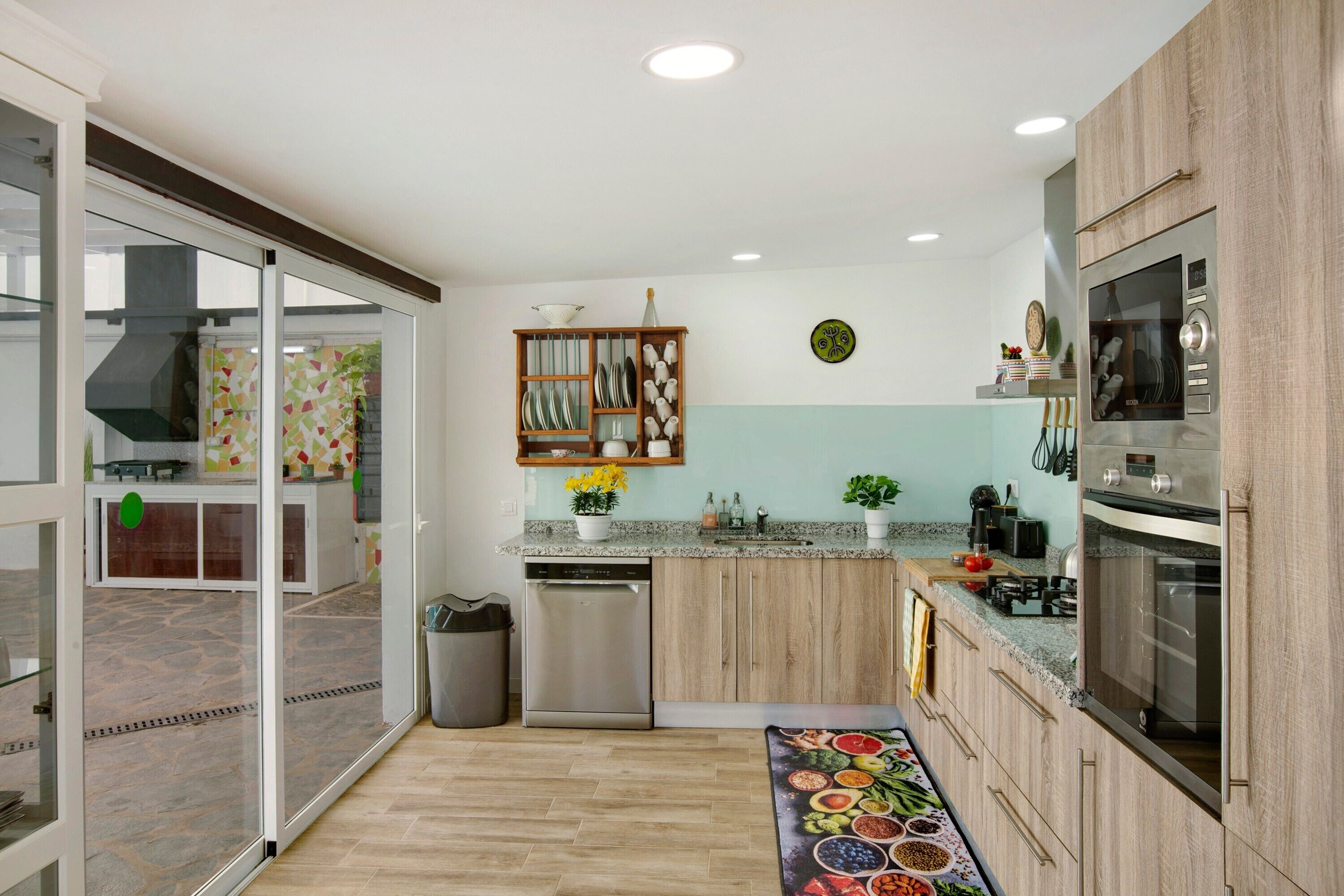 Geladeira, micro-ondas, fogão, cooktop