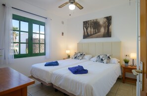 1 habitación, tabla de planchar con plancha, wifi gratis y ropa de cama 