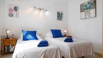 1 slaapkamer, een strijkplank/strijkijzer, gratis wifi, beddengoed
