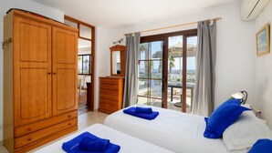 1 chambre, fer et planche à repasser, Wi-Fi gratuit, draps fournis