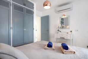 2 bedrooms, iron/ironing board, free WiFi, bed sheets - Apartment "Puerto Chico E" with Sea View, Shared Pool, Terrace & Wi-Fi (Playa Blanca)