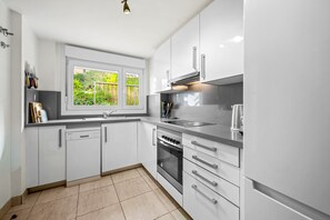 Fridge, microwave, oven, stovetop - Panoramic Sea View Villa with Large Terrace, Shared Pools & Space for 8 (Almunecar)