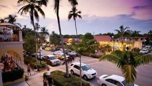 Property grounds - Olde Naples Condo 809 (Naples)