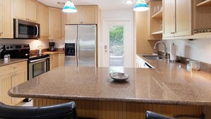 Fridge, microwave, oven, stovetop - Olde Naples Condo 809 (Naples)