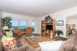 Condo, 2 Bedrooms | Living room