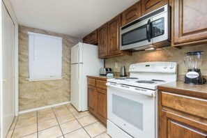 Condo, 2 Bedrooms | Private kitchen