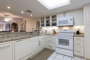 Condo, 2 Bedrooms | Private kitchen