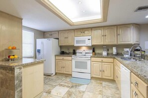 Condo, 2 Bedrooms | Private kitchen