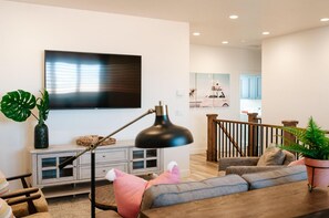 Townhome, 4 Bedrooms | Living room - The Palms by Freedom Vacation Rentals (Washington)