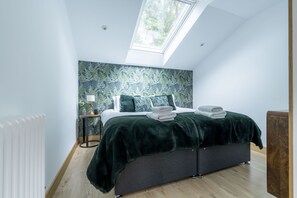 3 quartos, ferros/tábuas de passar roupa, acesso de cortesia à internet