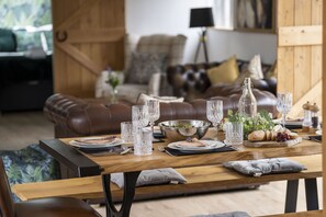 Dining - Luxury Cottage near West Wittering with hot tub and outdoor fireplace. (Chichester)