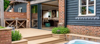 Luxury Cottage near West Wittering with hot tub and outdoor fireplace.