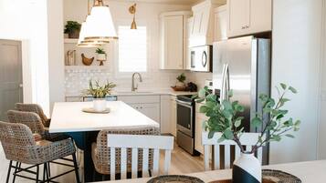 House, 3 Bedrooms | Private kitchen