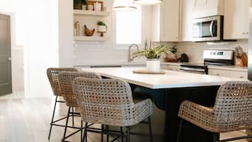 House, 3 Bedrooms | Dining