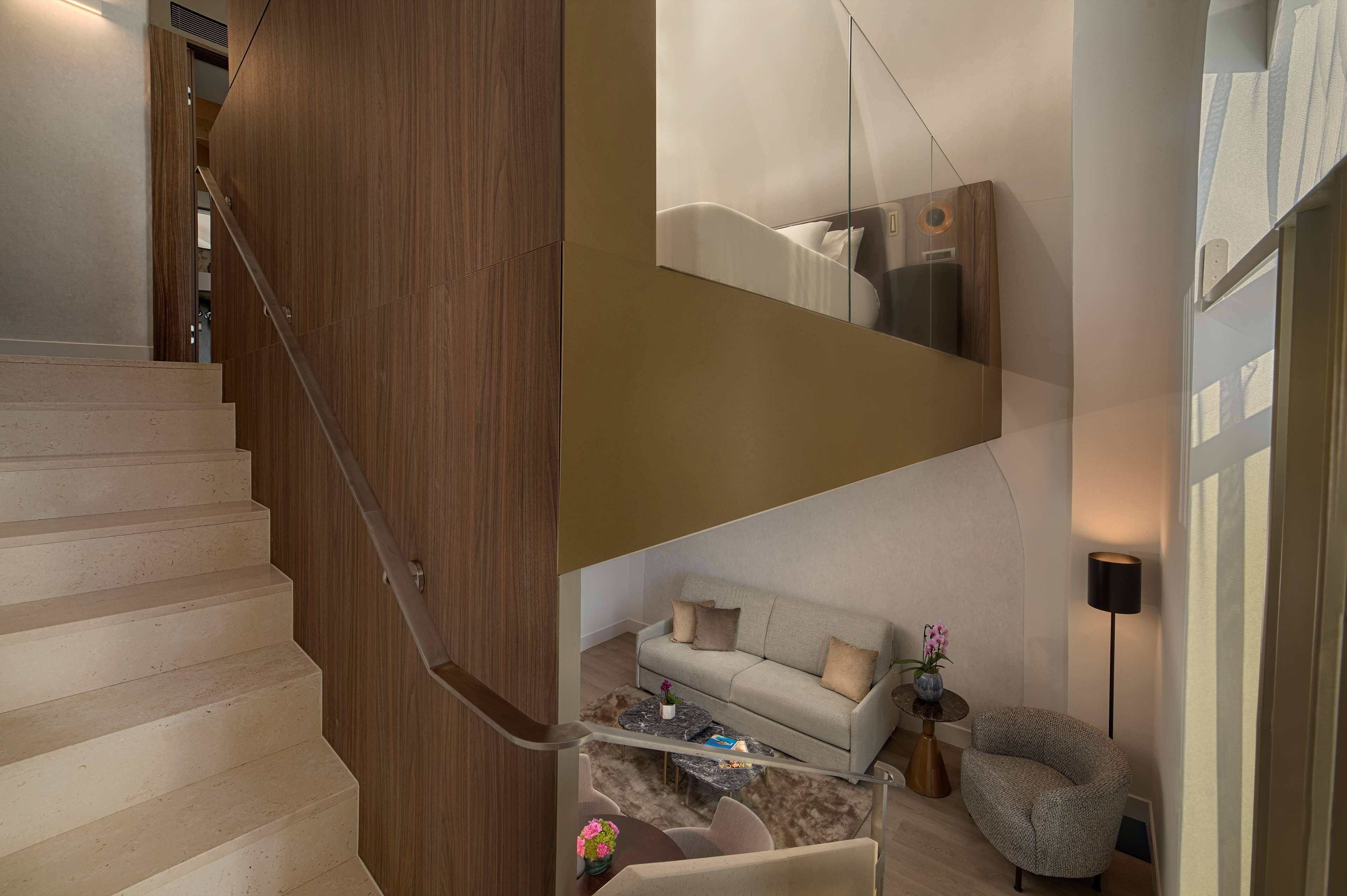 Copriletto in piuma, minibar, una cassaforte in camera