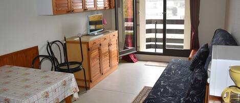 Réfrigérateur, micro-ondes, four