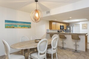 Condo, 3 habitaciones | Restaurantes