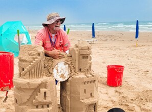 Condo, 3 habitaciones | Playa | En la playa 