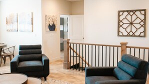 Townhome, 4 Bedrooms | Ruang tamu
