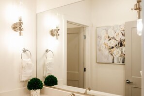 Bathroom - The Show House by Freedom Vacation Rentals (Washington)