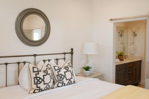 Room - Up Up And Away by Freedom Vacation Rentals (Washington)