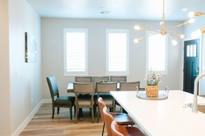 Condo, 2 chambres | Restauration