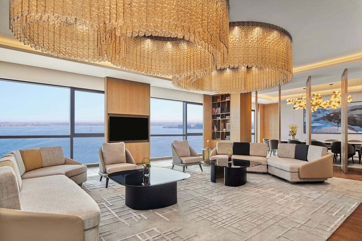 Chairman Suite | Living room