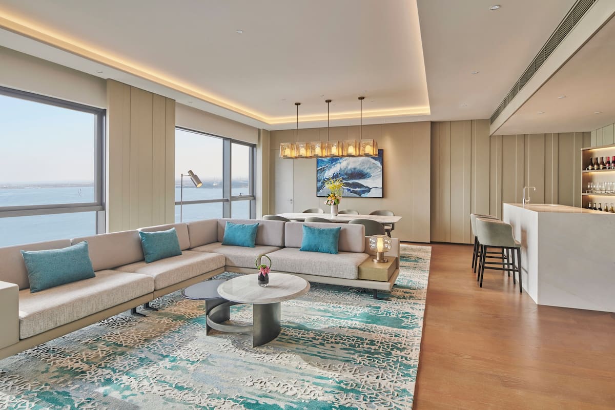 Ambassador Suite | Living area