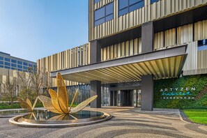 Front of property - Hyatt Place Shanghai Lingang Xinchen International Conference Center (Shanghai)