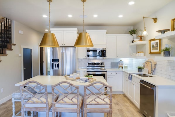 Townhome, 4 Bedrooms | Dining