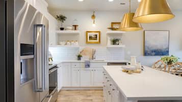 Townhome, 4 Bedrooms | Private kitchen