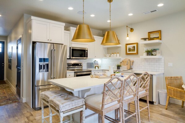 Townhome, 4 Bedrooms | Private kitchen