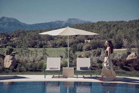 Indoor pool, outdoor pool, sun loungers