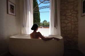 Suite estudio presidencial, terraza | Bañera profunda