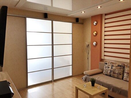 Classic Apartment | Living area | 40-inch flat-screen TV with cable channels, TV