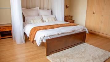 House | 3 bedrooms, iron/ironing board, free WiFi, bed sheets