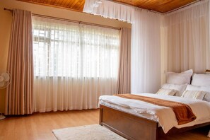 3 chambres, fer et planche à repasser, Wi-Fi gratuit, draps fournis