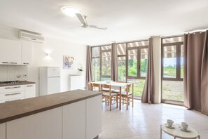 Fridge, microwave, dishwasher, coffee/tea maker