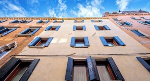 Exterior - Lion's 3 (Venice)