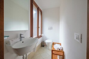Bathroom - Lion's 3 (Venice)