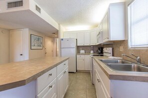 Condo, 2 Bedrooms | Private kitchen