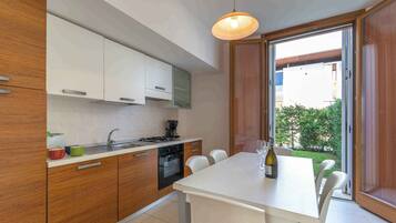 Réfrigérateur, four, plaque de cuisson, lave-vaisselle